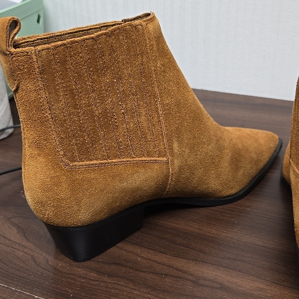 Marc Fisher Size 6 Light Brown Suede Pointed Toe Ankle Boots - Picture 4 of 8